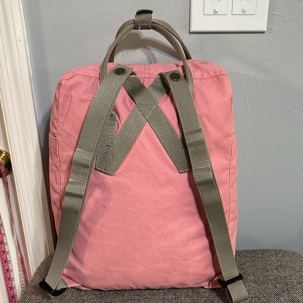 Fjällräven Kånken Pink Backpack - Picture 3 of 16